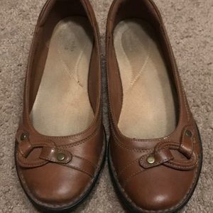 clarks brown flats